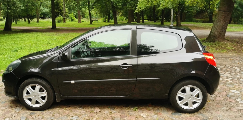 Renault Clio cena 8900 przebieg: 162730, rok produkcji 2006 z Poznań małe 92